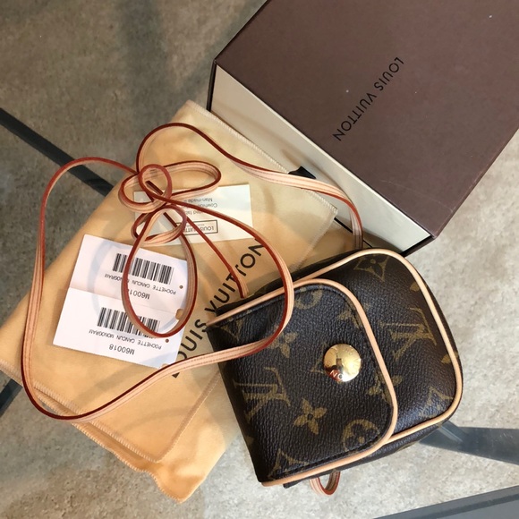 Louis Vuitton Handbags - Authentic Louis Vuitton pochette